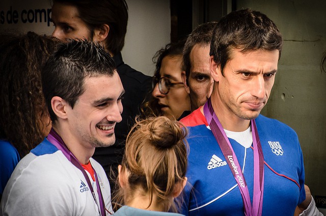À droite, Tony Estanguet, triple champion olympique de canoë-kayak, lors des Jeux olympiques de Londres en 2012.