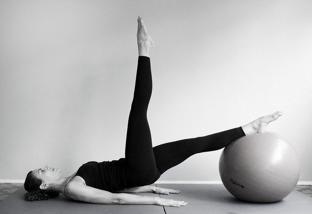 PILATES cours débutant/intermédiaire avec PETIT BALLON 