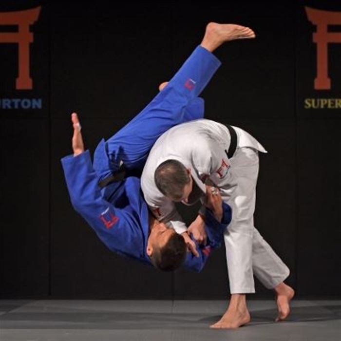 2 judokas en train de combattre