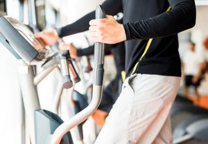 machine de cardio training pour s'entraîner en salle de sport
