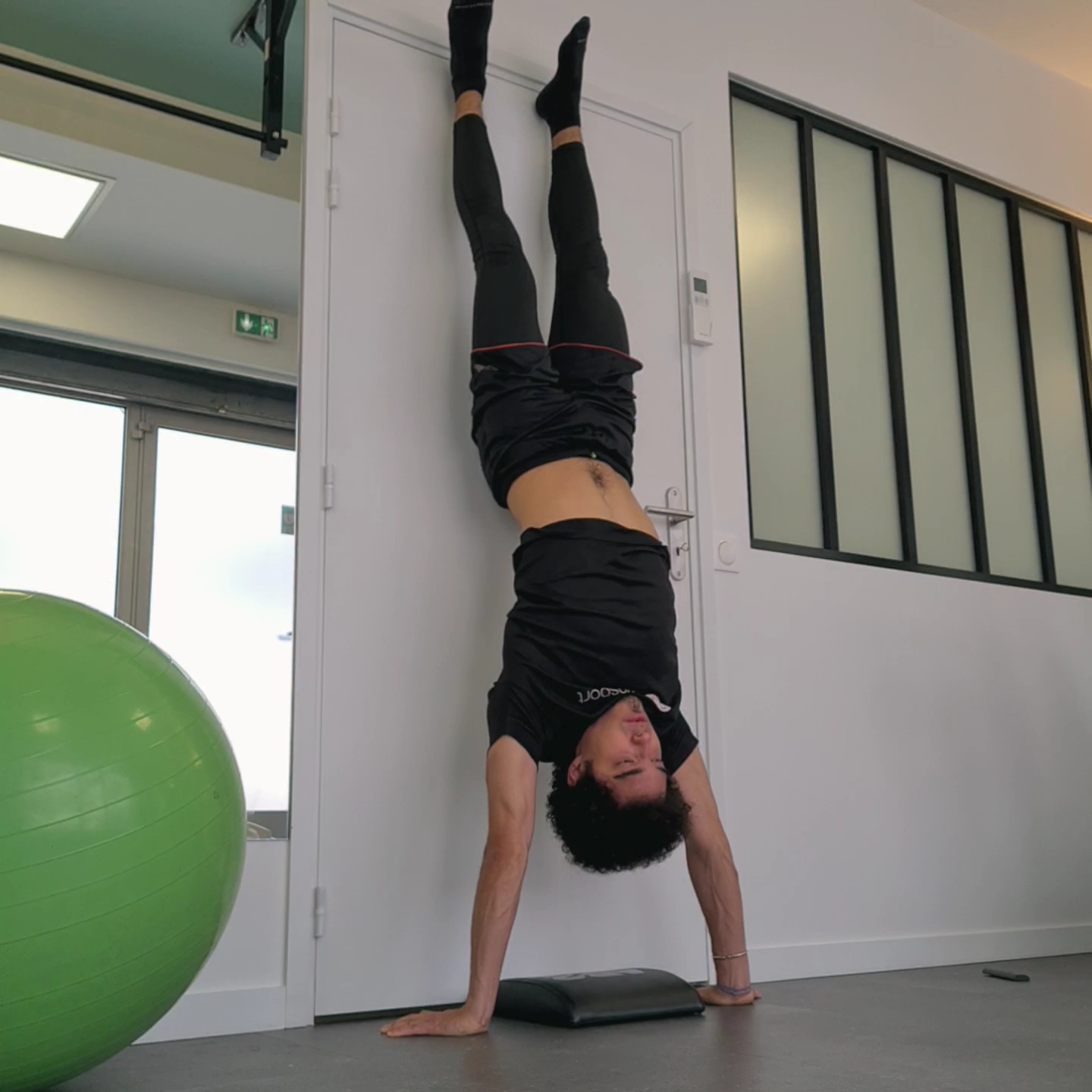 HSPU Handstand Push UP, l'exercice gymnique fait pour vos épaules