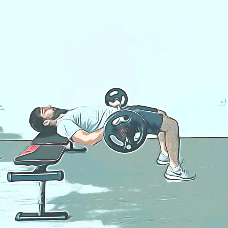 Un autre coach réalise un hip thrust dans le cadre d'une séance de gym à la maison