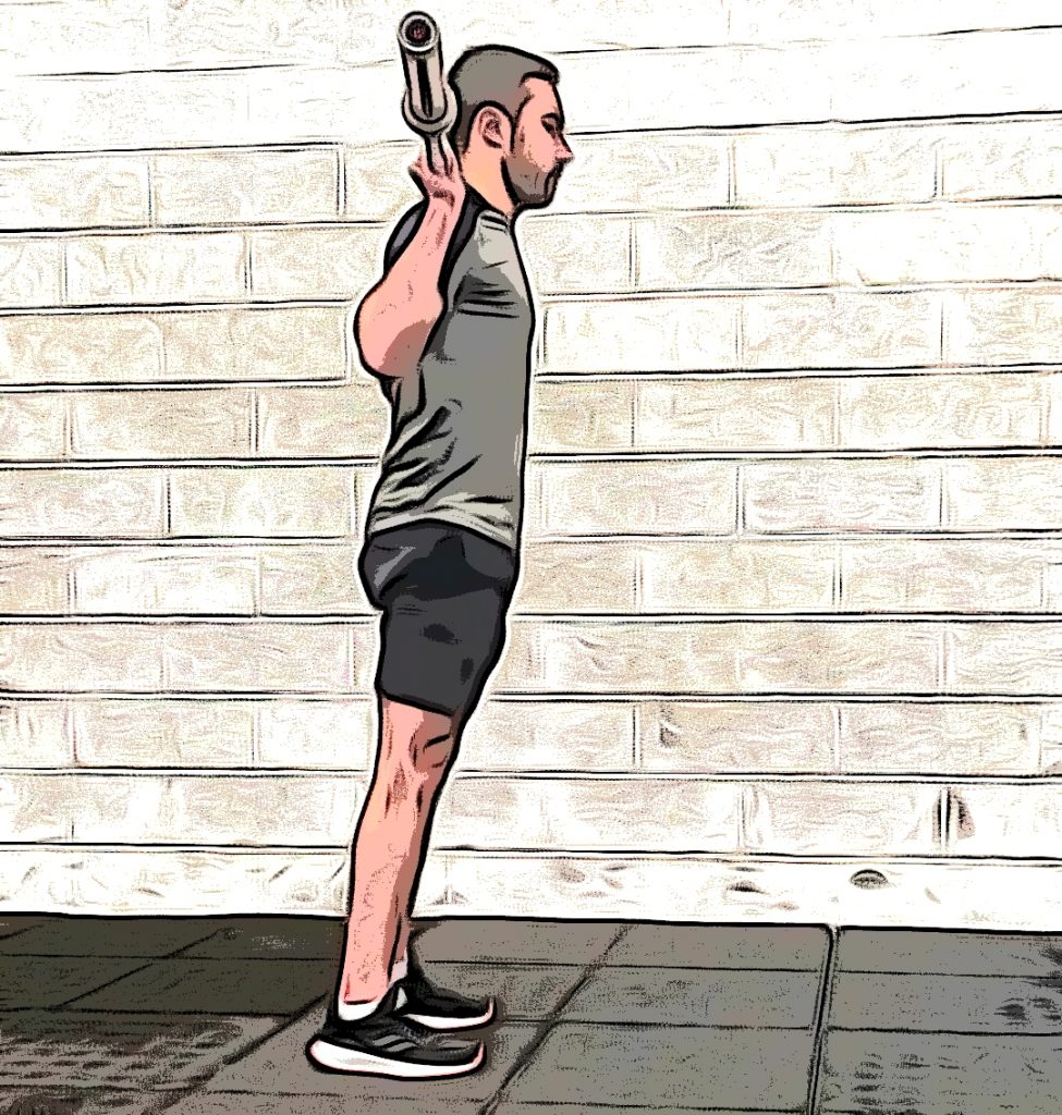 Notre coach sportif en position de départ, la barre de musculation contre la nuque.