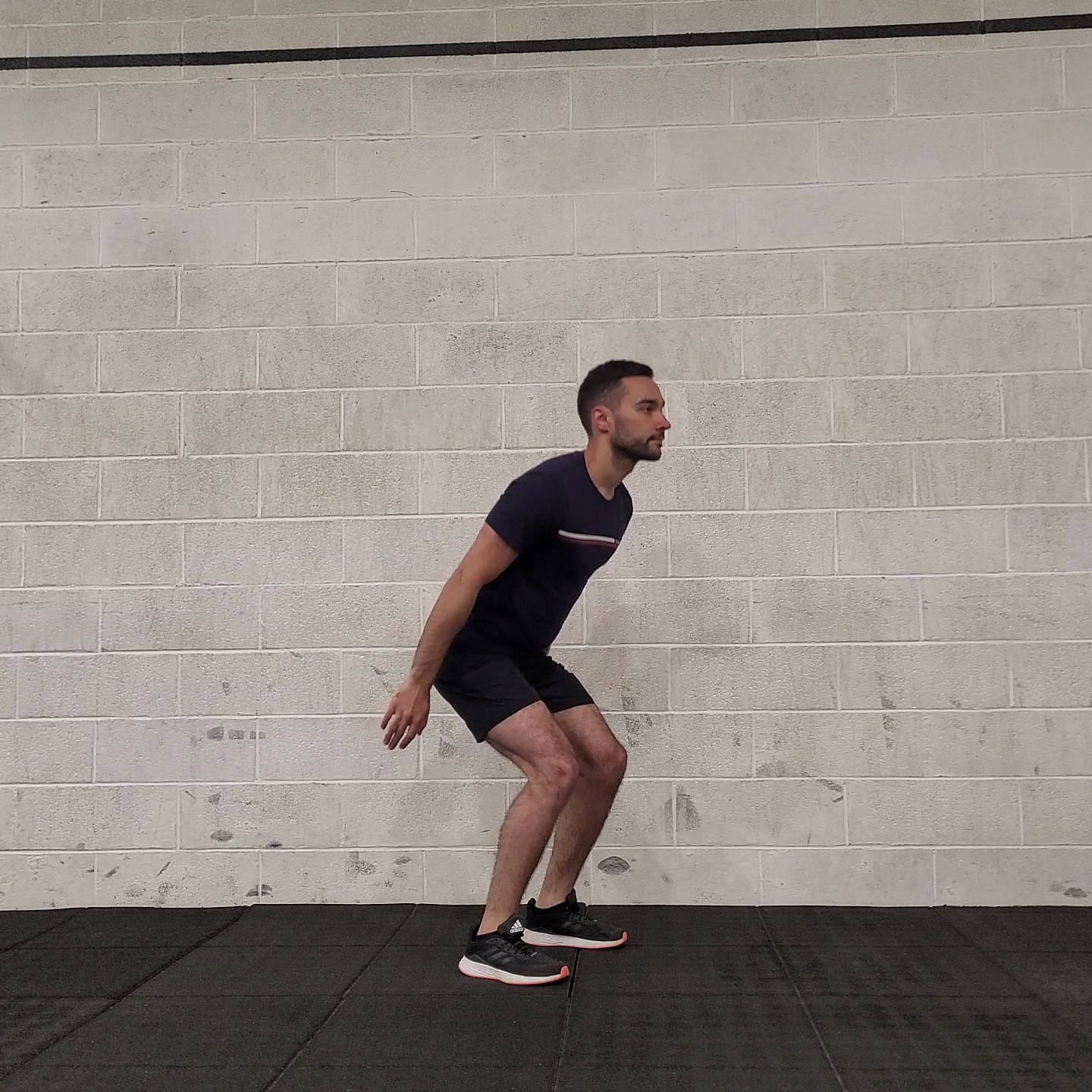 Tuck Jump cardio et explosivité, démonstration d'un coach