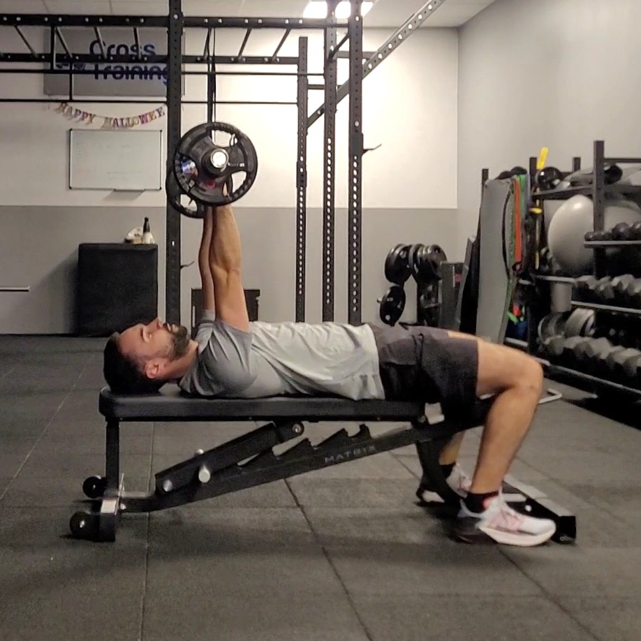 Triceps extension couché à la barre : position de départ